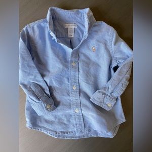 Polo Ralph Lauren “Iconic Oxford Shirt” in blue.